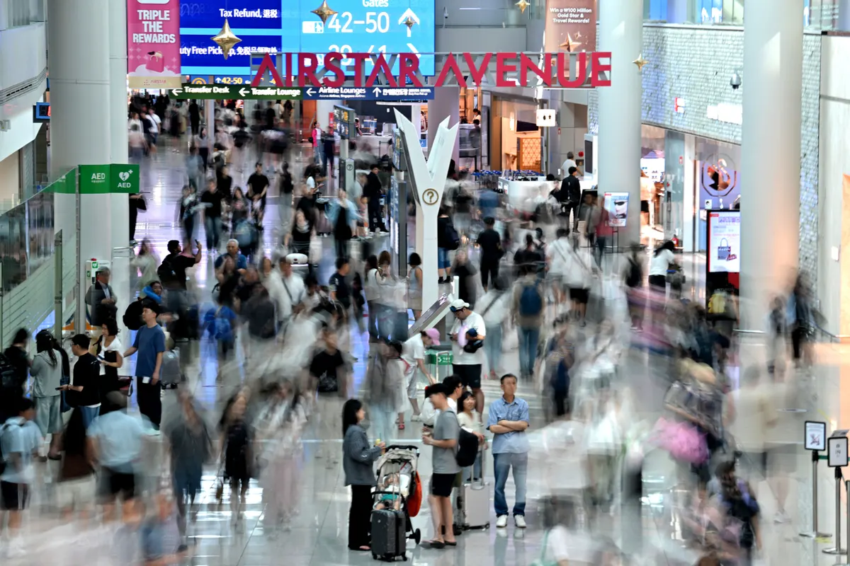 Chinese tourists have abandoned Japan, down 55 percent this year, yet foreigners are spending more than ever: the weak yen paradox