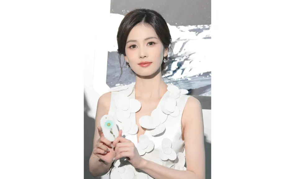 Chinese actress Bai Lu at a public event